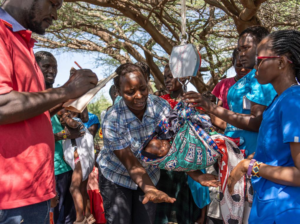 Die Gemeinschaft Sankt Paul der Apostel kümmert sich in der von Wetterextremen geprägten Region Turkana im Norden Kenias um die Gesundheitsversorgung von Kindern und schwangeren Frauen. Sie organisiert Projekte zur Ernährungssicherheit und betreibt Schulen. Ihre Arbeit trägt entscheidend dazu bei, die Kinderrechte auf Gesundheit, Ernährung und Bildung zu gewährleisten.