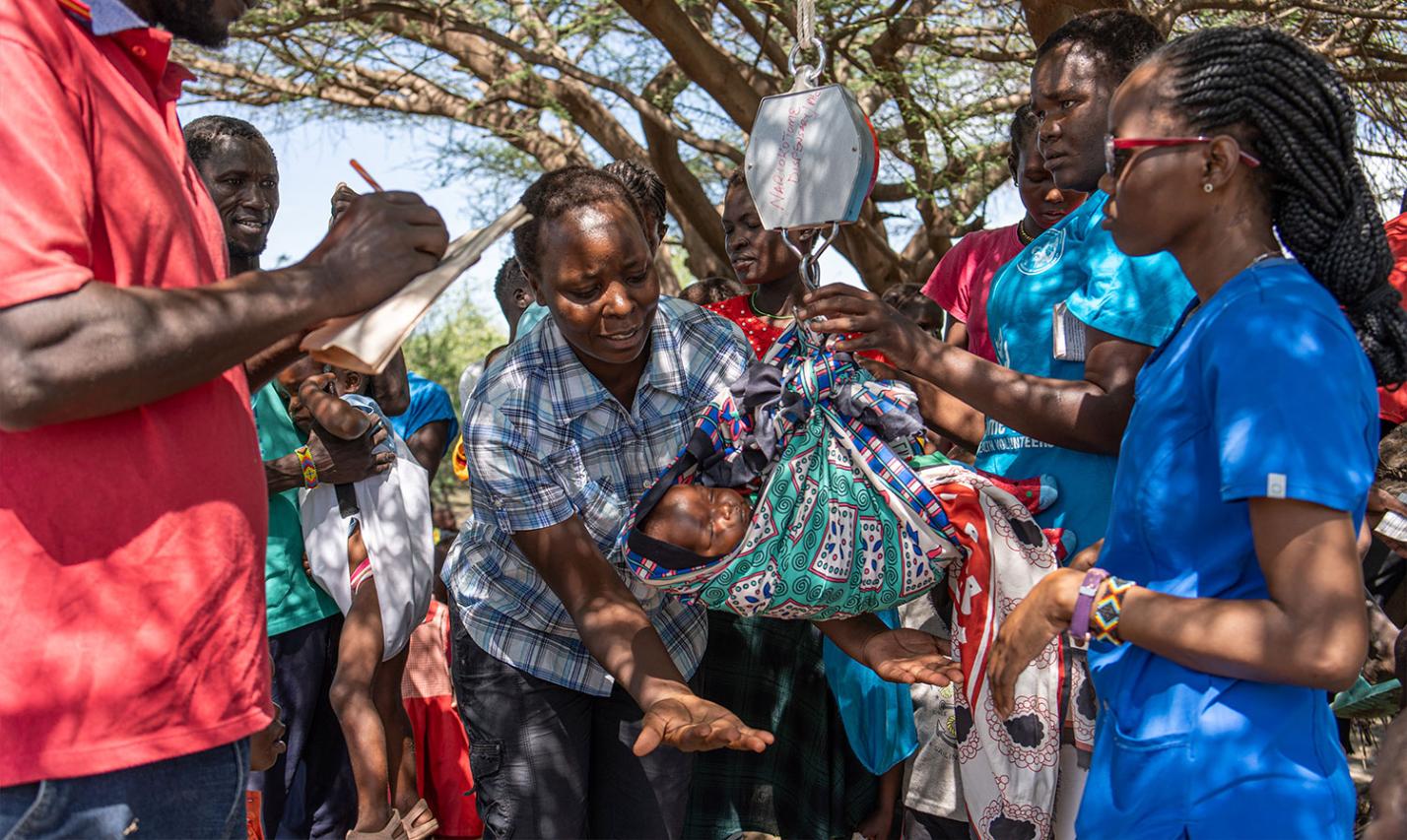 Die Gemeinschaft Sankt Paul der Apostel kümmert sich in der von Wetterextremen geprägten Region Turkana im Norden Kenias um die Gesundheitsversorgung von Kindern und schwangeren Frauen. Sie organisiert Projekte zur Ernährungssicherheit und betreibt Schulen. Ihre Arbeit trägt entscheidend dazu bei, die Kinderrechte auf Gesundheit, Ernährung und Bildung zu gewährleisten.