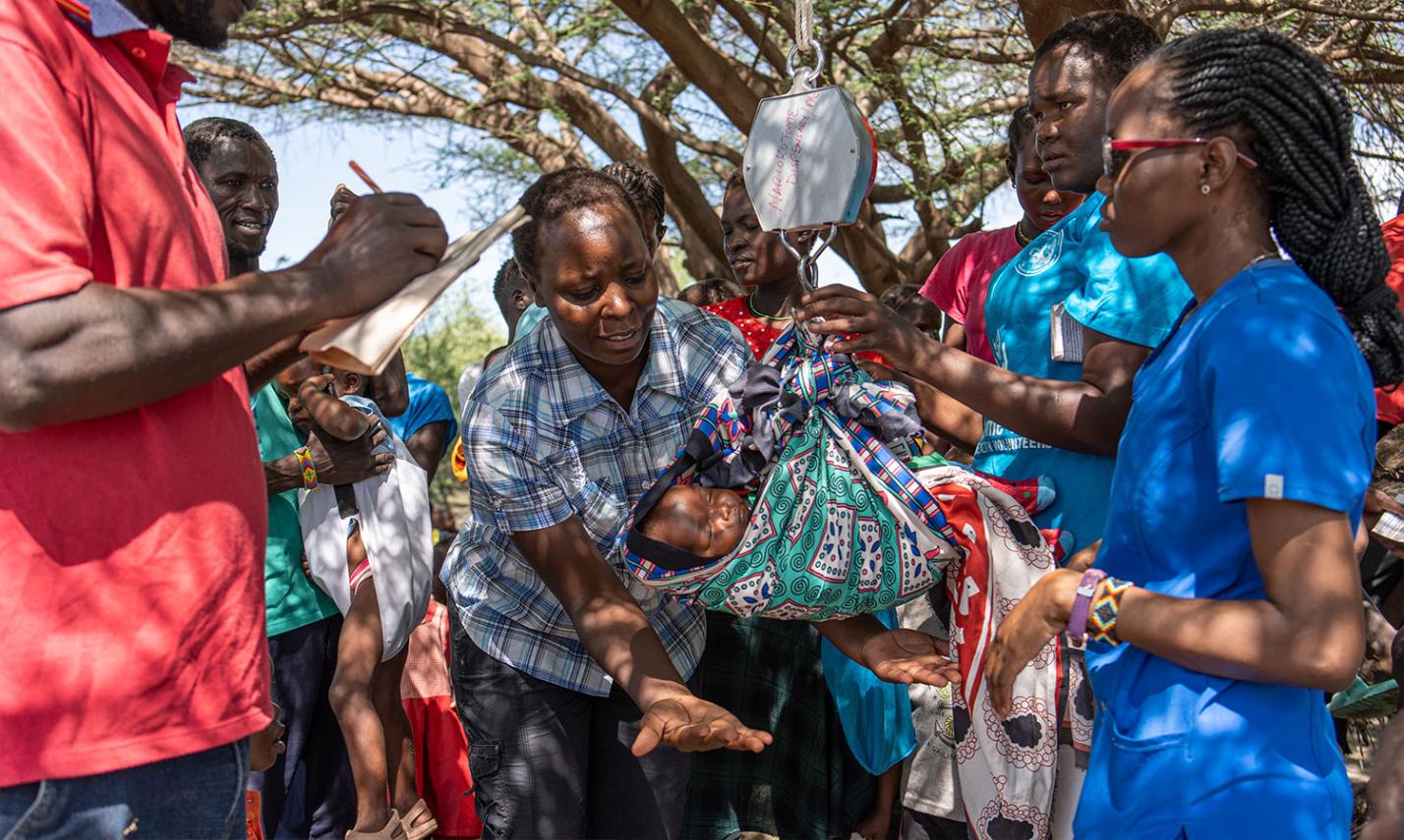 Die Gemeinschaft Sankt Paul der Apostel kümmert sich in der von Wetterextremen geprägten Region Turkana im Norden Kenias um die Gesundheitsversorgung von Kindern und schwangeren Frauen. Sie organisiert Projekte zur Ernährungssicherheit und betreibt Schulen. Ihre Arbeit trägt entscheidend dazu bei, die Kinderrechte auf Gesundheit, Ernährung und Bildung zu gewährleisten.