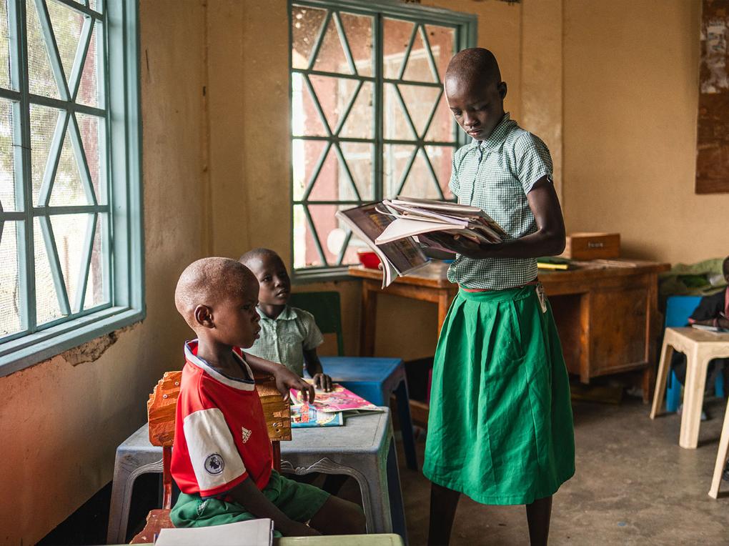 272 Mädchen und Jungen von der Vorschule bis zur siebten Klasse lernen und leben derzeit in der Internatsschule „Unsere Königin des Friedens“ in Todonyang, im Norden der Turkana. „Wir möchten den Kindern Bildung ermöglichen, damit sie ihr Leben selbstbestimmt in die Hand nehmen können“, erklärt Schuldirektor Ochieng Owiye.