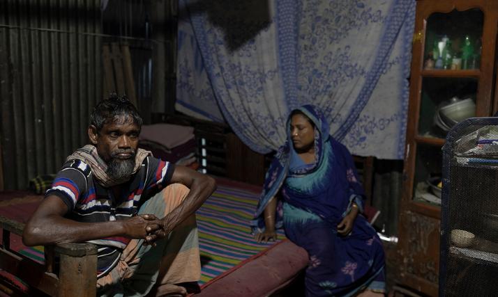 Hier wohnt Tazim. Seine Eltern waren zu krank, um zu arbeiten. Staatliche Krankenversicherungen gibt es in Bangladesch nicht.