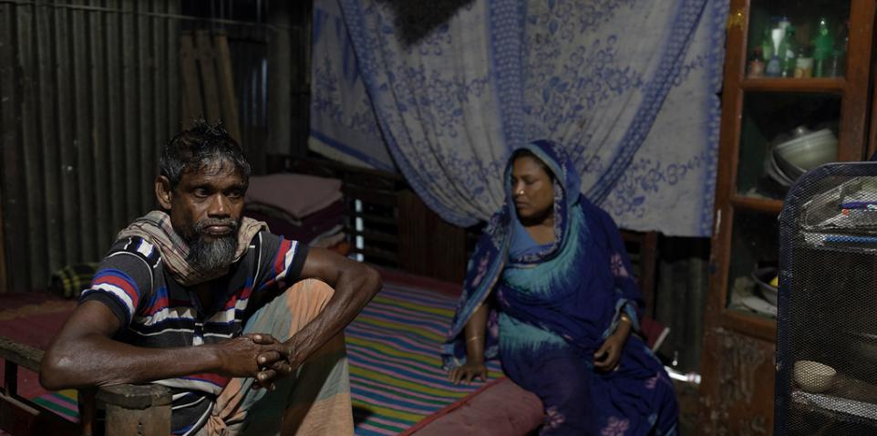 Hier wohnt Tazim. Seine Eltern waren zu krank, um zu arbeiten. Staatliche Krankenversicherungen gibt es in Bangladesch nicht.