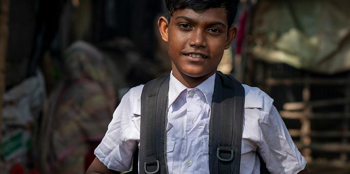 Heute kann der zwölfjährige Junge dank der Unterstützung des Sternsinger-Partners ARKTF wieder in die Schule gehen.