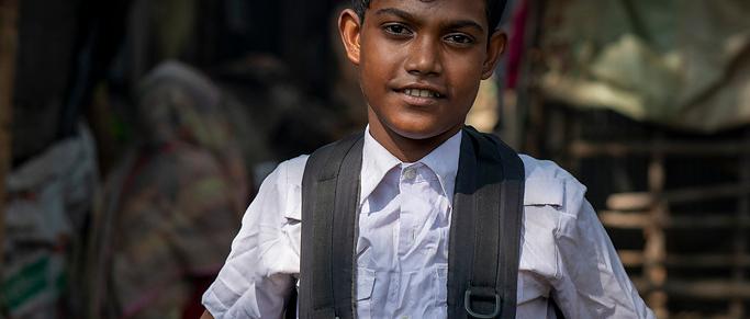 Heute kann der zwölfjährige Junge dank der Unterstützung des Sternsinger-Partners ARKTF wieder in die Schule gehen.