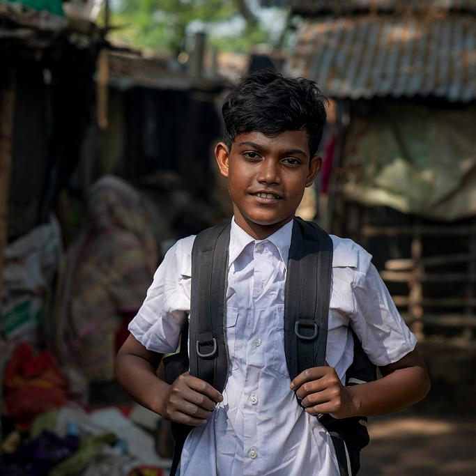 Heute kann der zwölfjährige Junge dank der Unterstützung des Sternsinger-Partners ARKTF wieder in die Schule gehen.