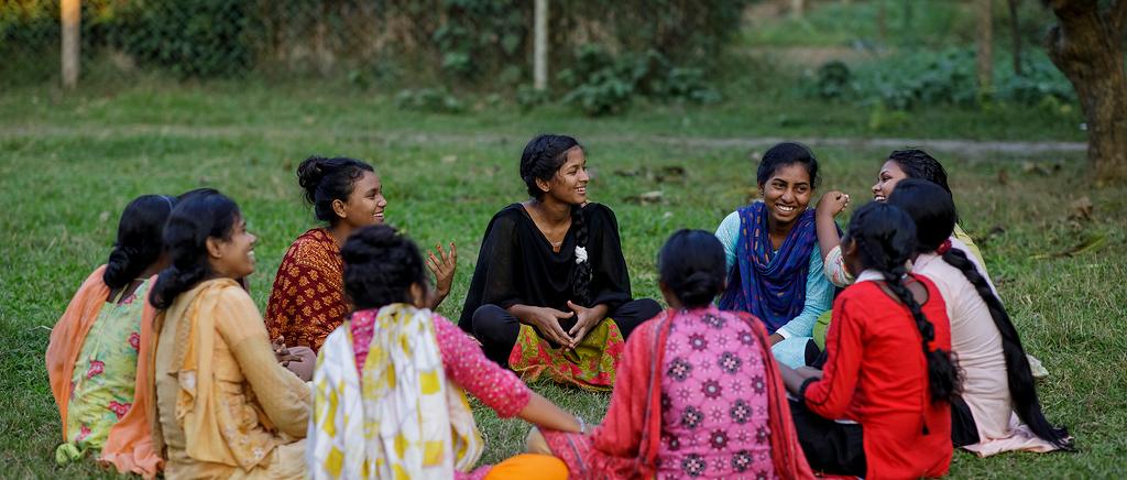 Rina und die anderen Auszubildenden im Caritas-Zentrum gehören indigenen Minderheiten an. Diese Menschen werden in Bangladesch vielfach diskriminiert.