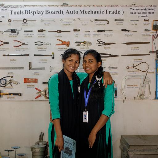 Ihre Ausbildung bei der Caritas Bangladesch hilft den Jugendlichen, den Teufelskreis aus Armut, Kinderarbeit und fehlenden Aufstiegschancen zu durchbrechen.