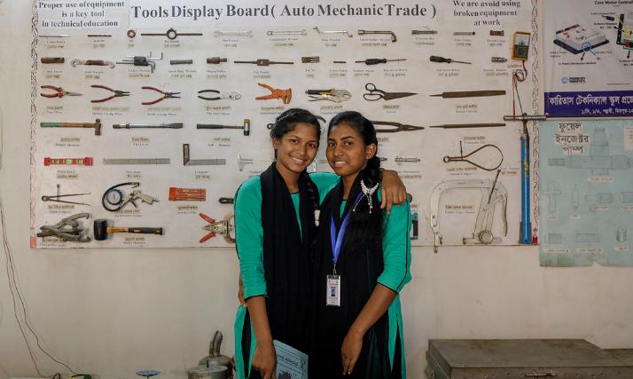 Ihre Ausbildung bei der Caritas Bangladesch hilft den Jugendlichen, den Teufelskreis aus Armut, Kinderarbeit und fehlenden Aufstiegschancen zu durchbrechen.