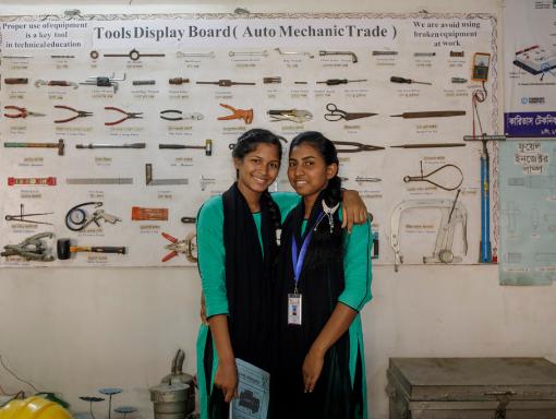 Ihre Ausbildung bei der Caritas Bangladesch hilft den Jugendlichen, den Teufelskreis aus Armut, Kinderarbeit und fehlenden Aufstiegschancen zu durchbrechen.