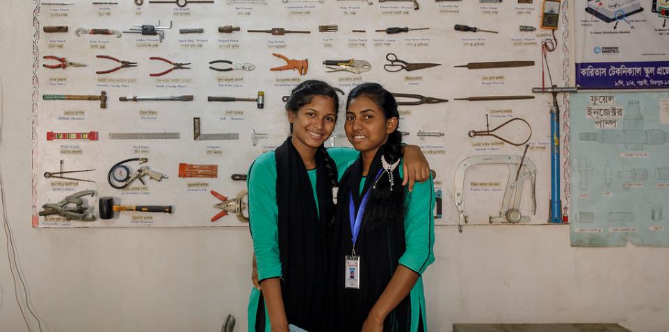 Ihre Ausbildung bei der Caritas Bangladesch hilft den Jugendlichen, den Teufelskreis aus Armut, Kinderarbeit und fehlenden Aufstiegschancen zu durchbrechen.