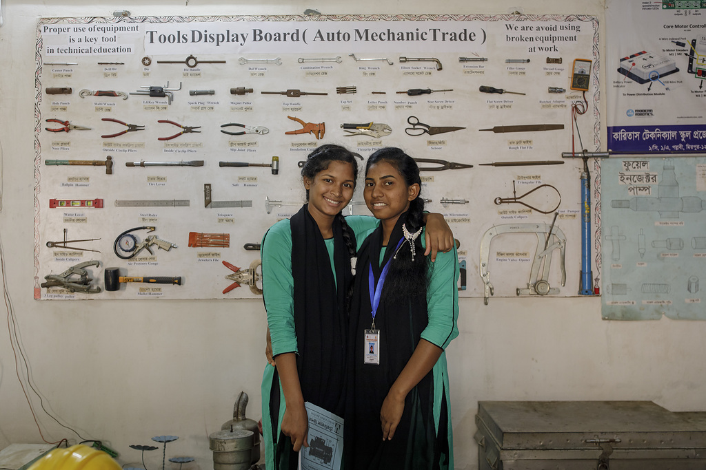 Ihre Ausbildung bei der Caritas Bangladesch hilft den Jugendlichen, den Teufelskreis aus Armut, Kinderarbeit und fehlenden Aufstiegschancen zu durchbrechen.